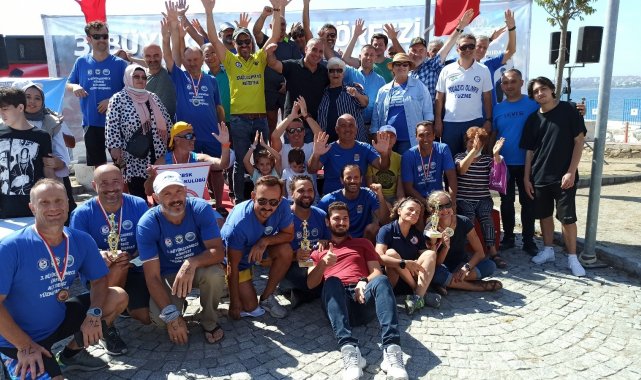 Büyükçekmece Körfezi Açık Deniz Yüzme Yarışması büyük bir coşkuyla gerçekleşti