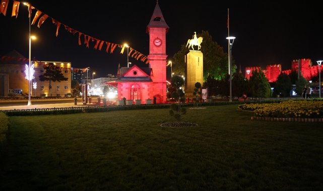 Büyükşehir &#039;DMD&#039; hastalığına kayıtsız kalmadı, şehri kırmızıya bürüdü