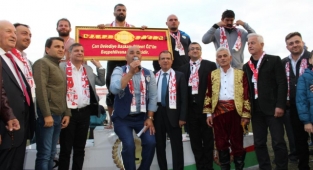 Çan Belediyesi yağlı pehlivan güreşlerini Fatih Atlı kazandı