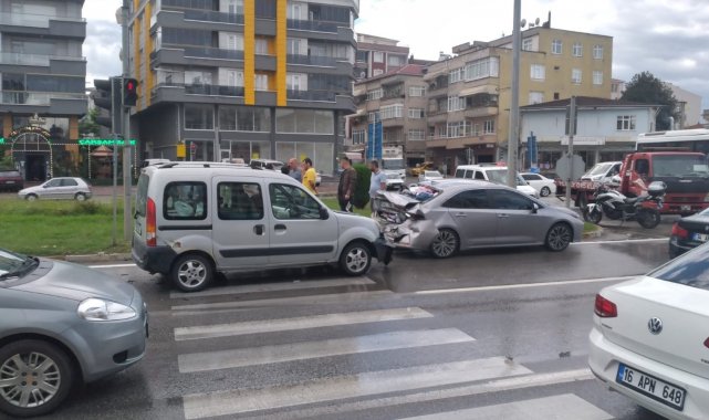 Çarşamba&#039;da trafik ışıklarında kaza: 1 yaralı