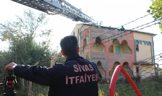 Çatı yangını korkuttu