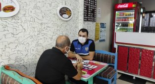 Cizre'de polis halkla kaynaşıyor