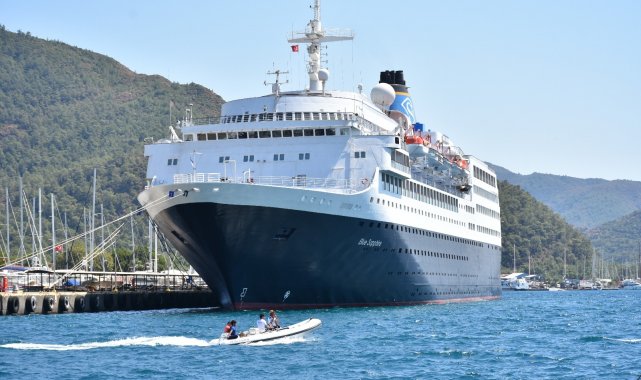 Dev yolcu gemisi sadece 7 saatliğine Marmaris&#039;e geldi