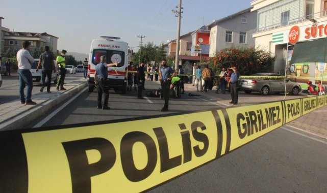 Devrilen akülü motosikletteki yolcuya kamyonet çarptı: 1 ölü