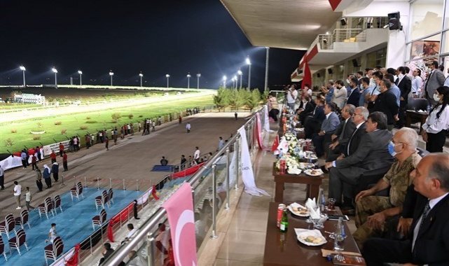 Diyarbakır Hipodromunda gece yarışları jandarma kupasıyla başladı
