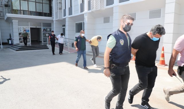 Dolandırdıkları parayı başkasının hesabına yatırıp çektirmeye çalıştılar