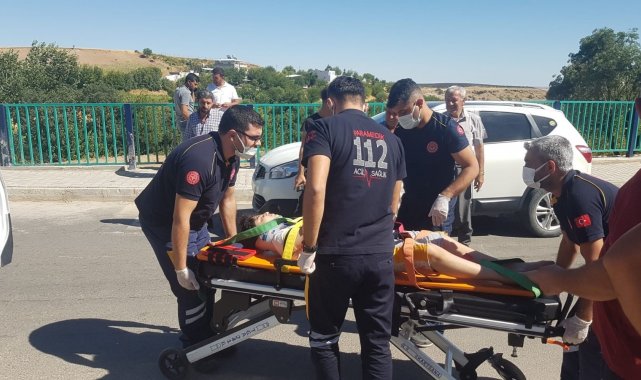 Dönüşü alamayan bisikletteki 2 kişi düşerek yaralandı