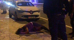 Döve döve bayılttı