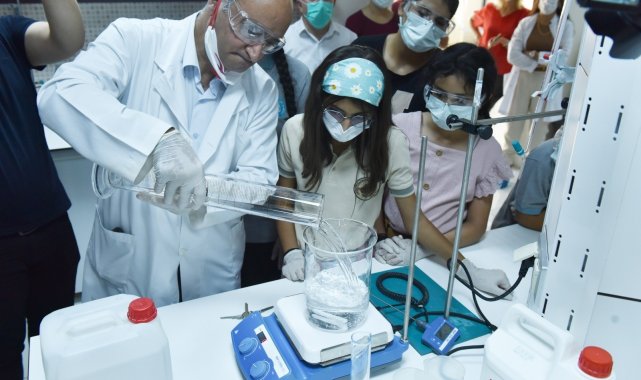 DÜ&#039;nün çocuk öğrencileri atölye başına geçti