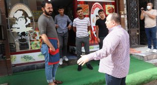 Ekinci, kazı çalışmaları ile ilgili esnaf ve vatandaşlara bilgi verdi