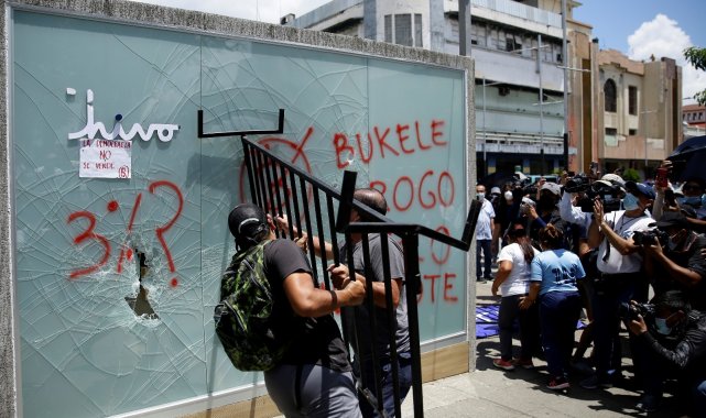 El Salvador&#039;da hükümet karşıtı protestocular sokaklara döküldü