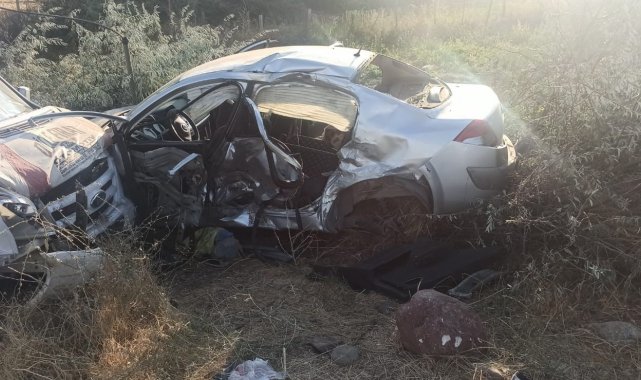 Elazığ&#039;da otomobil ile minibüs çarpıştı: 2 yaralı