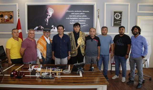 Elmalı güreş ağasının ilk ziyareti Başkan Genç&#039;e oldu