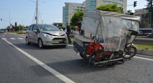 Engelli araçla otomobil çarpıştı: 1 yaralı