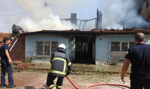 Engelli vatandaşın evi yangında küle döndü