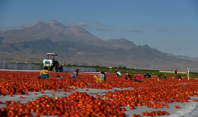 Erciyes&#039;in etekleri kırmızıya boyandı