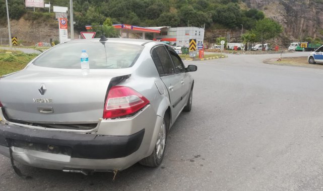 Ereğli&#039;de 2 otomobil çarpıştı, yolcular şoka girdi