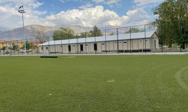 Erzincan&#039;da 6 yıl önce yanan spor sahası yeniden hayat buluyor