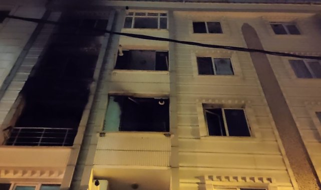 Eşine sinirlenip evini yaktı