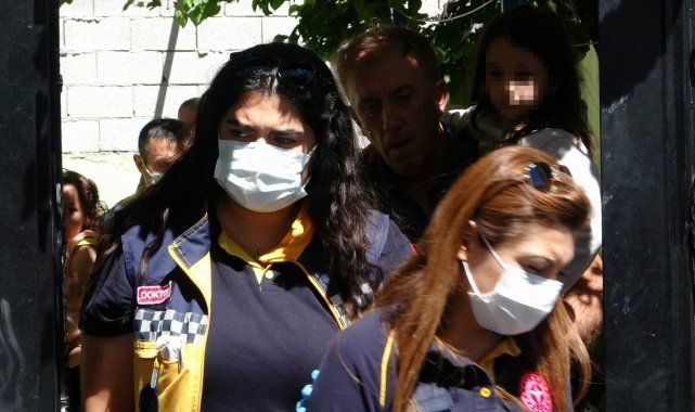 Eşini ve çocuklarını yakmak isteyen şahsı polis engelledi