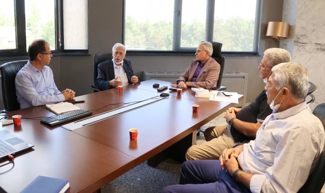 Eski Bakan Dinçerler&#039;den Rektör Prof. Dr. Özaydın&#039;a ziyaret