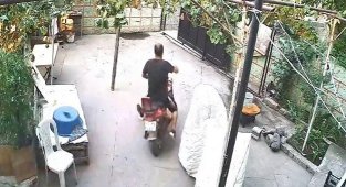 Evlerden motosiklet ve cep telefonu çalan hırsız tutuklandı