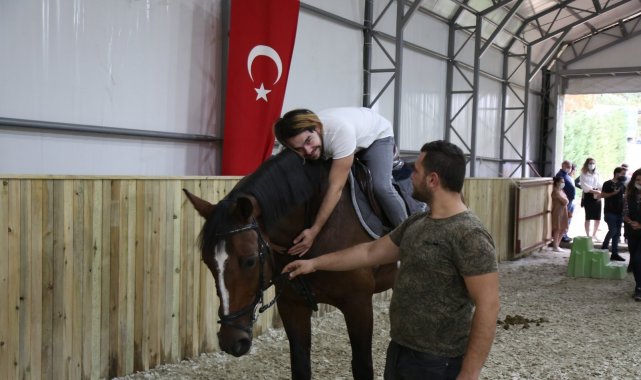 Eyüpsultanlı özel öğrencilere atla terapi