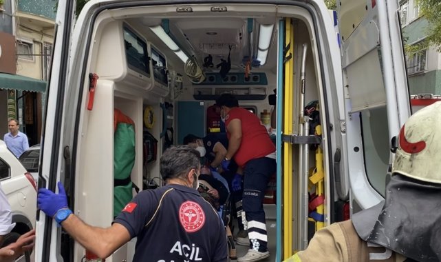 Fatih&#039;te alevlerin arasında kalan yaşlı kadını itfaiye kurtardı