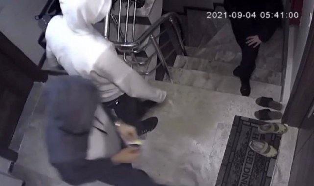Fatih&#039;te evden hırsızlık girişimi kamerada