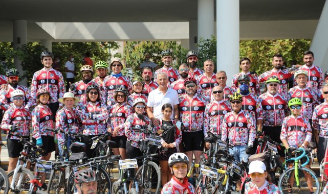 Festival için Mersin&#039;e gelen bisikletçiler, Mezitli sahilinde kalacak