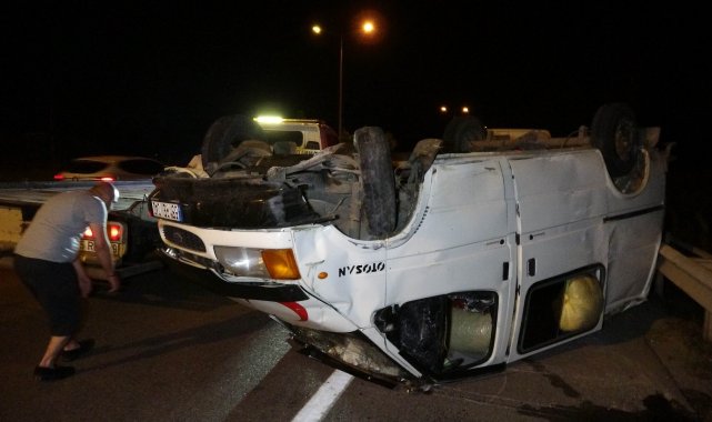 Fındık yüklü minibüs takla attı: 3 yaralı