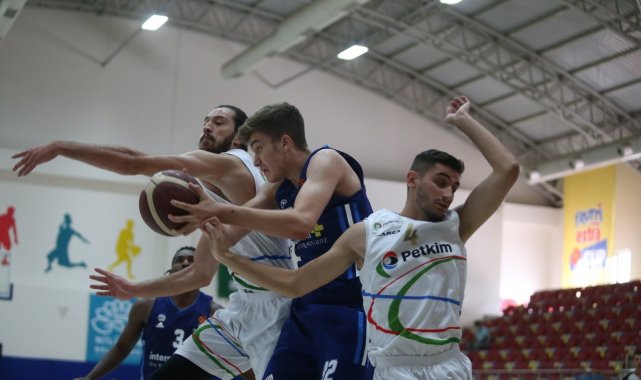 Frutti Extra Cup üçüncüsü Aliağa Petkim oldu