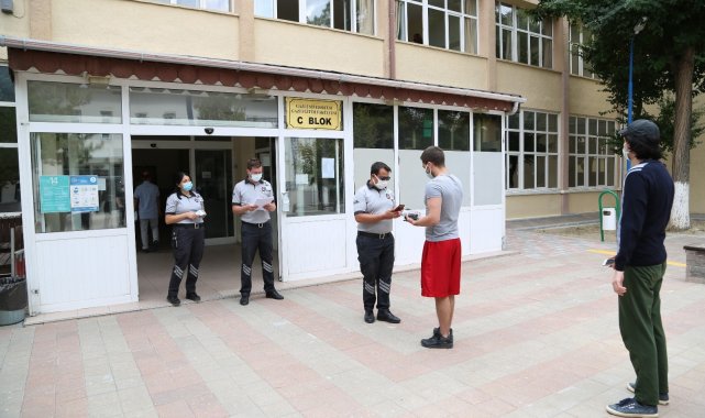 Gazi Üniversitesi&#039;nde hazırlık muafiyet sınavı salgın tedbirlerine uyularak yüz yüze gerçekleştirildi