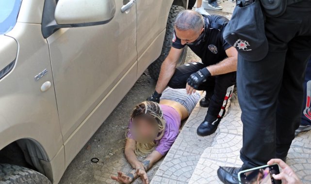 Genç kız &#039;Beni kurtarın&#039; diyerek pencereden kendini boşluğa bıraktı