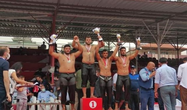 Genç pehlivan madalya ile döndü