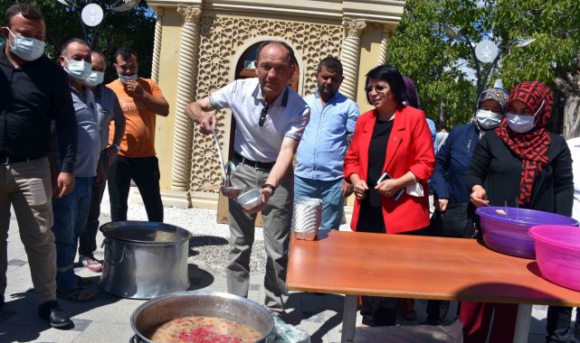 Gördes AK Parti&#039;den bin kişilik aşure hayrı