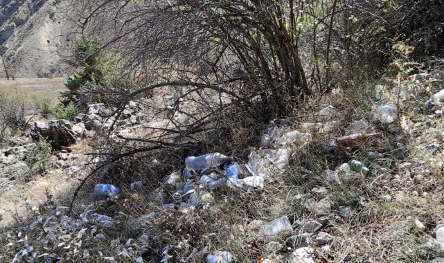 Gümüşhane&#039;de Dünya Temizlik Gününde 2 saatte 50 torba dolusu çöp topladılar