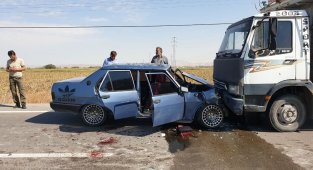 Hatalı sollama kazaya neden oldu: 8 yaralı