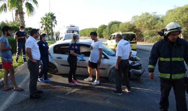 Hurdaya dönen otomobilden burunları kanamadan çıktılar