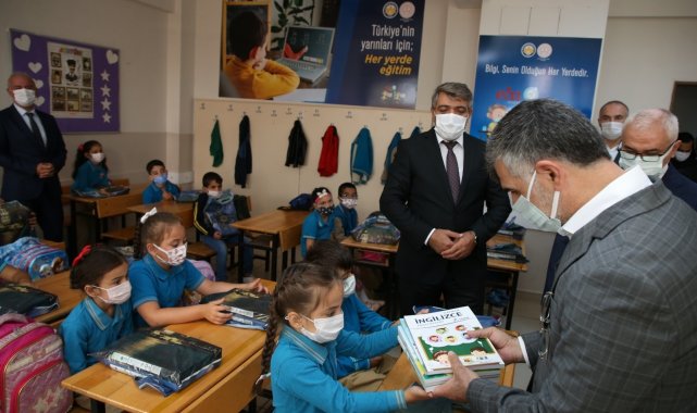 İlk ders zili çaldı, Sultanbeyli&#039;de öğrenciler ders başı yaptı