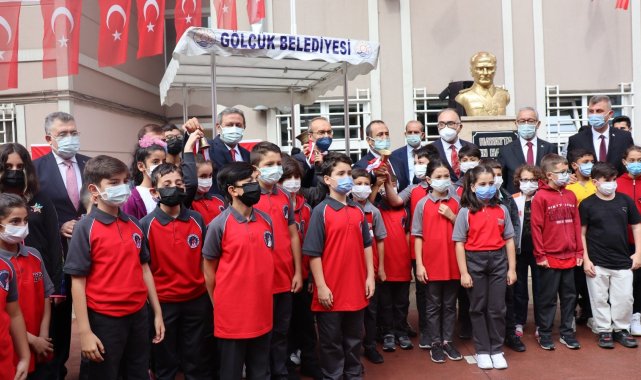 İlk ders zilini çalan Vali Yavuz aşı olmayanları uyardı: