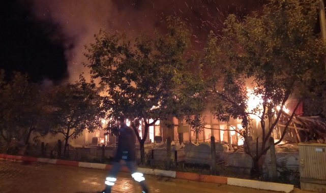 İş yeri alevlere teslim oldu