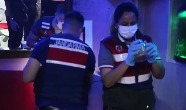 İzmir&#039;de uyuşturucu şebekesine baskın: 12 gözaltı