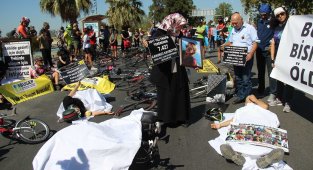 İzmirli bisikletçilerden kefenli eylem