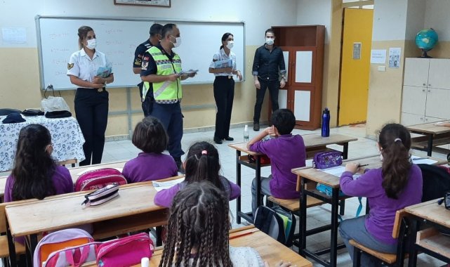 Jandarma&#039;dan öğrencilere hediye