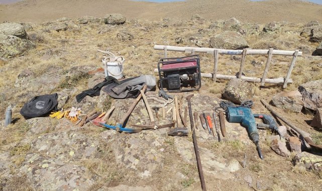 Jandarmadan define avcılarına suçüstü operasyon