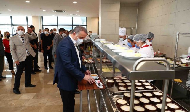 Kamu çalışanlarının yemekleri liseli öğrencilerden