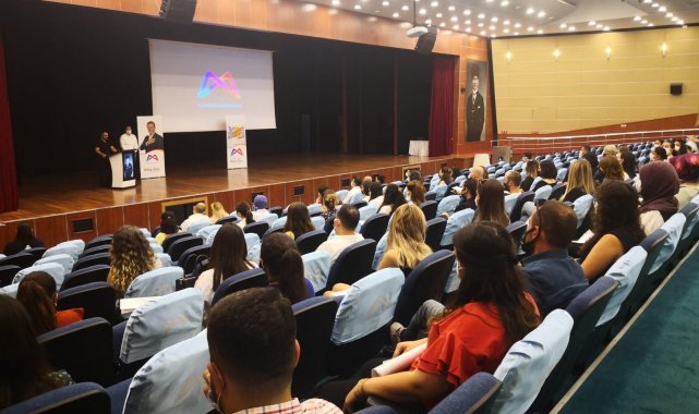 Kariyer Merkezi, &#039;İş Aramak Da Bir İştir&#039; semineri düzenledi