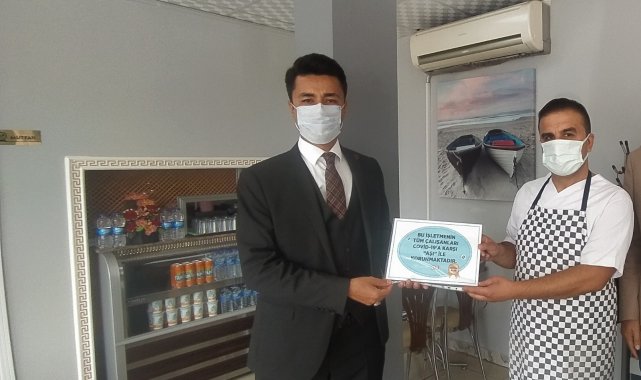 Kastamonu&#039;da aşı olan esnafa &#039;güvenli işyeri&#039; sertifikası verildi