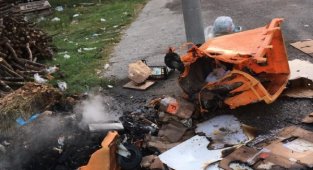 Kastamonu'da çöp kutularını ateşe verdiler